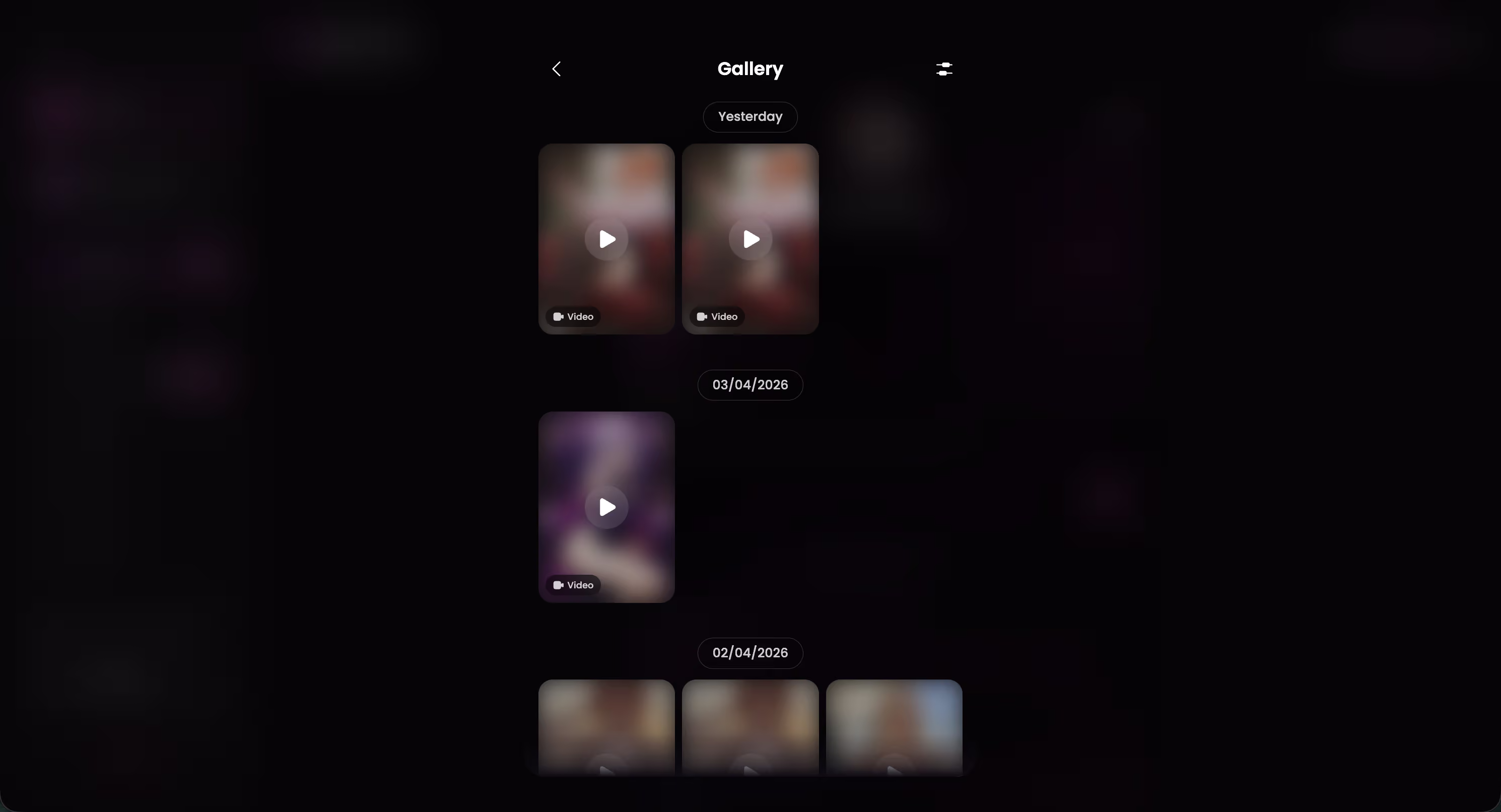 GoLove.ai Galerie eines Charakters mit Fotos und Videos nach Datum sortiert